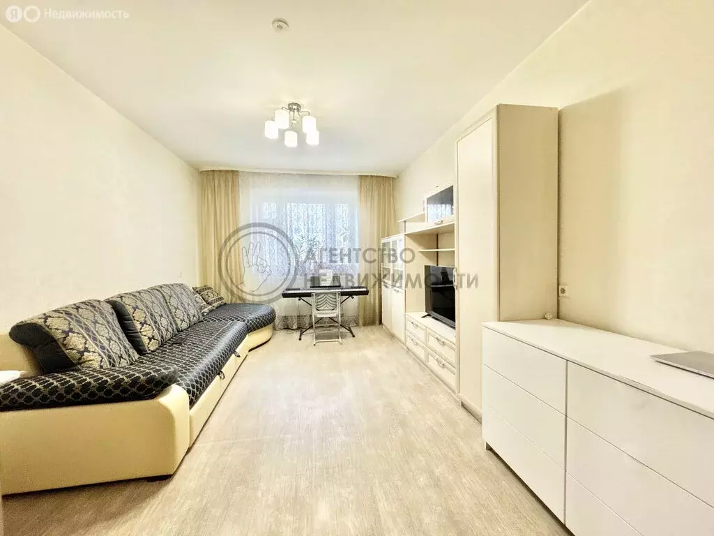 3-комнатная квартира: Казань, проспект Победы, 212А (72 м) - Фото 1