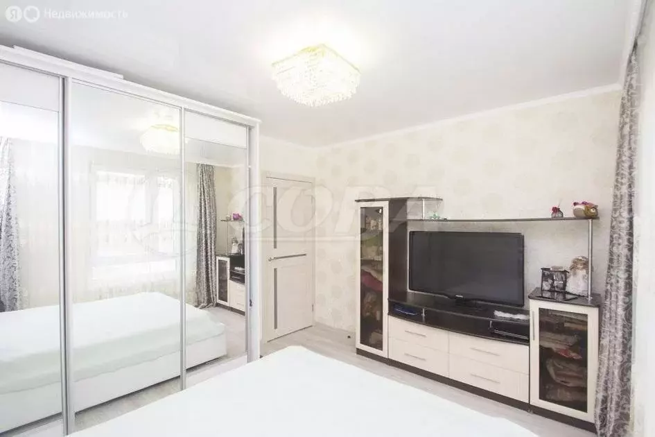 2-комнатная квартира: Тюмень, улица Андрея Бушуева, 2 (58 м) - Фото 1