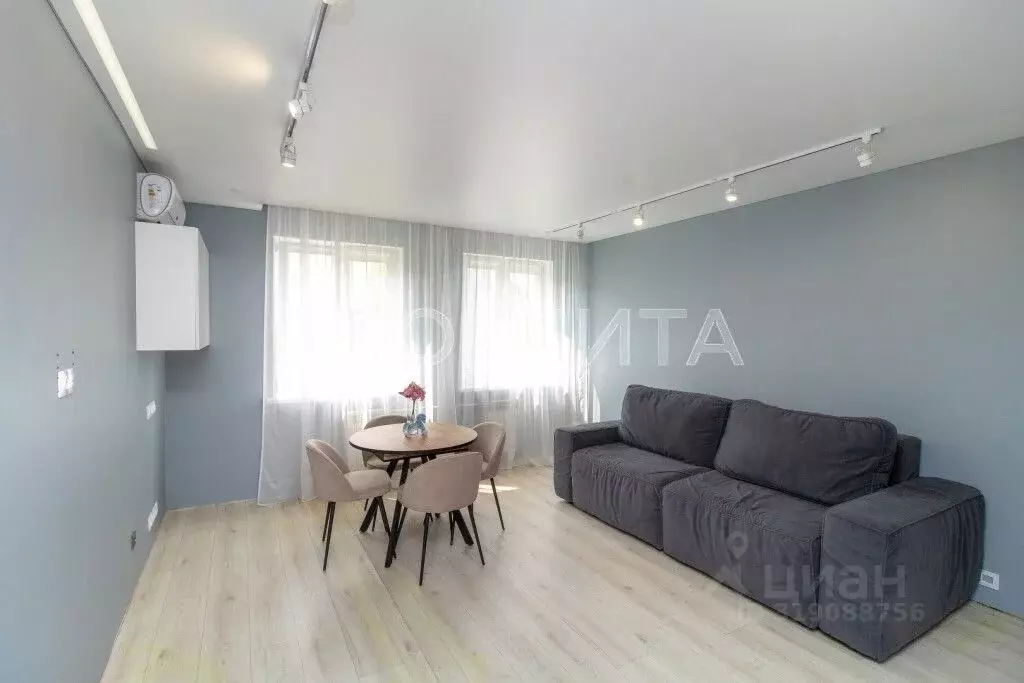 2-к кв. Тюменская область, Тюмень ул. Академика Сахарова, 46 (60.6 м) - Фото 0