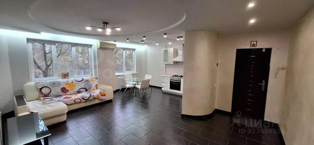 3-к кв. Волгоградская область, Волгоград ул. Космонавтов, 17 (64.3 м) - Фото 0