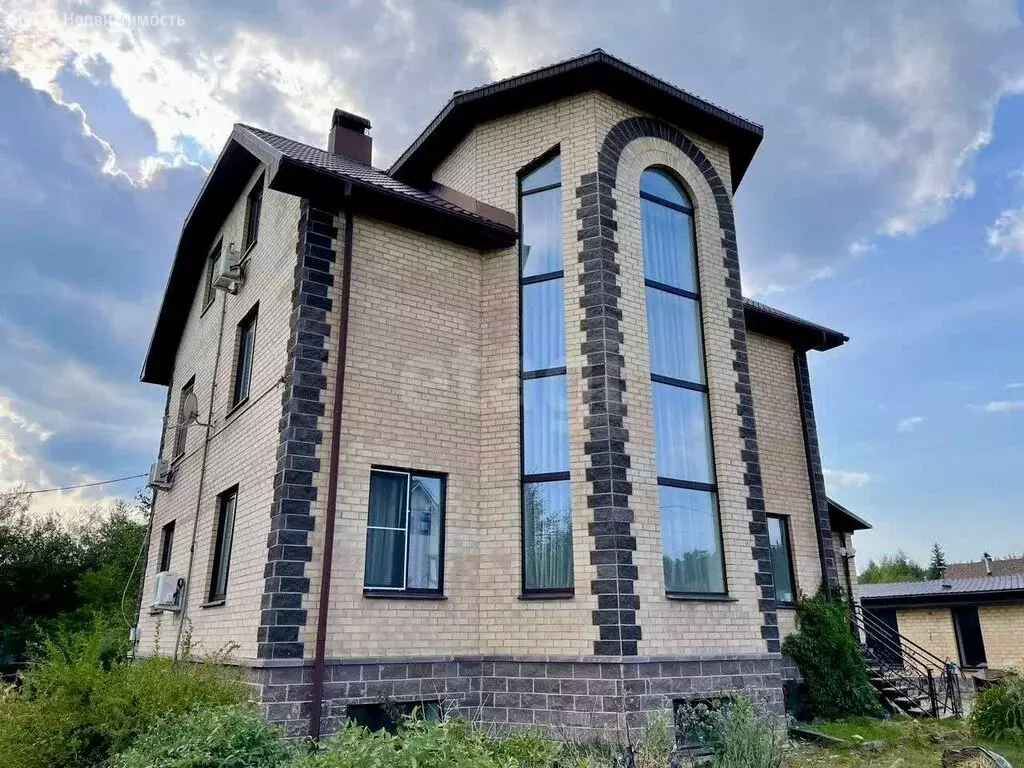 Дом в Златоуст, коттеджный посёлок Озерки (387.6 м) - Фото 1