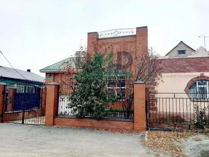 Дом в Оренбургская область, Орск Старый город мкр, ул. Кирова, 7 (200 ... - Фото 2