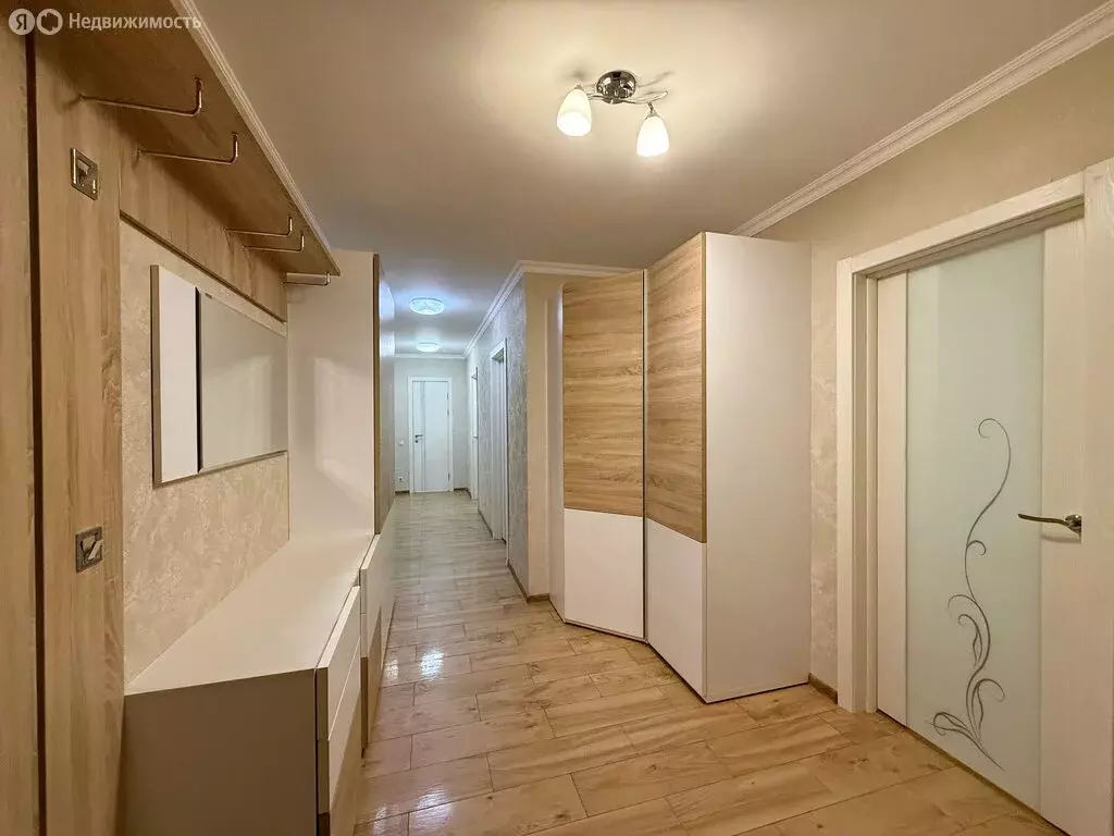 3-комнатная квартира: Чебоксары, улица Богдана Хмельницкого, 127к2 ... - Фото 1