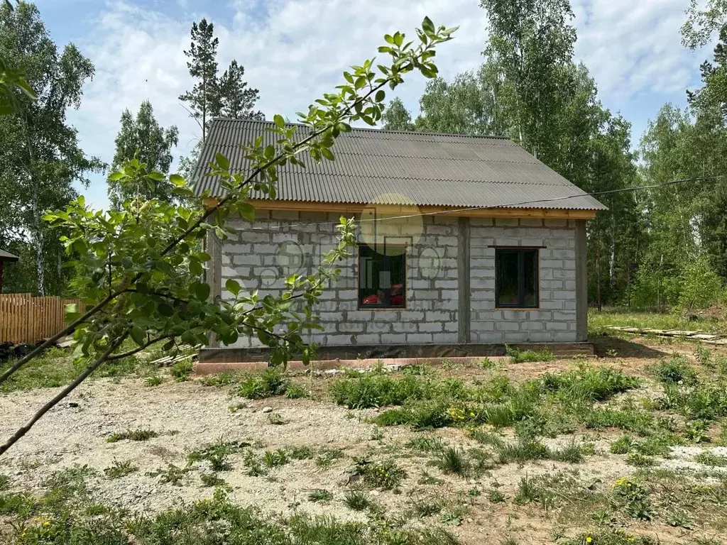 Дом в Иркутская область, Иркутский муниципальный округ, д. Карлук ул. ... - Фото 1