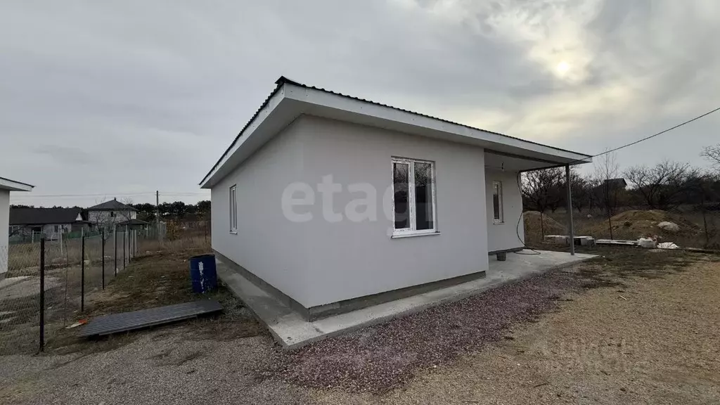 Дом в Крым, Симферопольский район, 3-й массив садовые участки  (100 м) - Фото 1