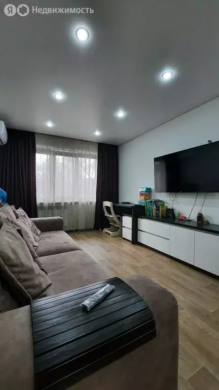 2-комнатная квартира: Саяногорск, микрорайон Заводской, 53 (43.9 м) - Фото 1