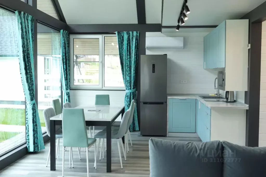 Дом в Алтай, Чемальский район, с. Чепош Чемальский тракт, 15-й км (90 ... - Фото 1