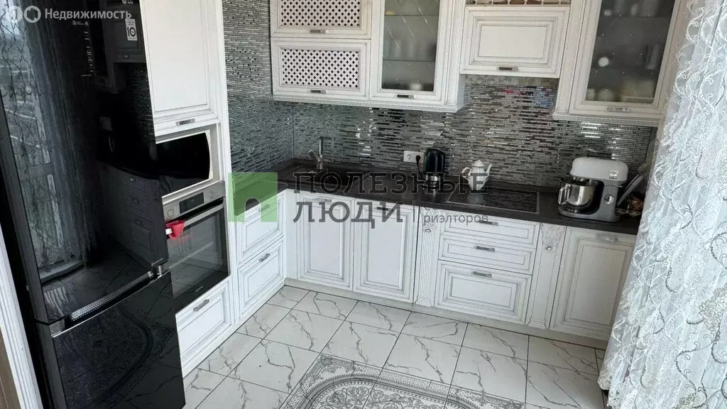 3-комнатная квартира: Красноярск, улица Петра Подзолкова, 28 (83 м) - Фото 0