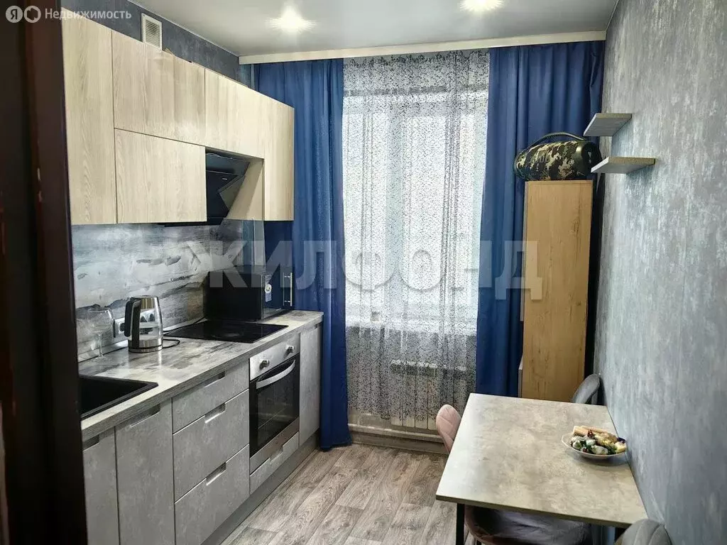 3-комнатная квартира: Новосибирск, улица Кошурникова, 18 (55.8 м) - Фото 0