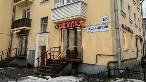 Площадь у метро на трафике - Фото 0