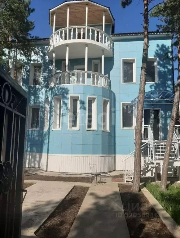 Дом в Саха (Якутия), Якутск ул. Три Сосны, 122 (208 м) - Фото 0