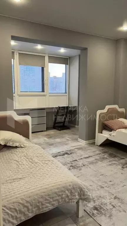 2-к кв. Тюменская область, Тюмень ул. Федюнинского, 64к2 (64.0 м) - Фото 1