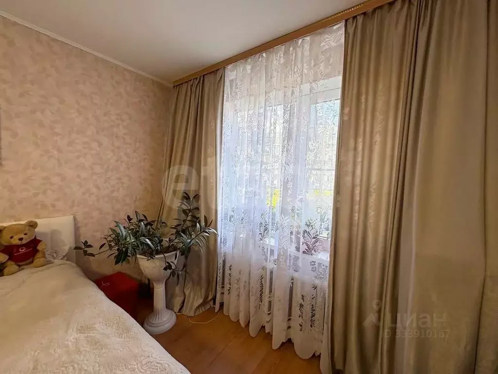 3-к кв. Псковская область, Остров ул. Апакидзе, 6 (62.4 м) - Фото 2