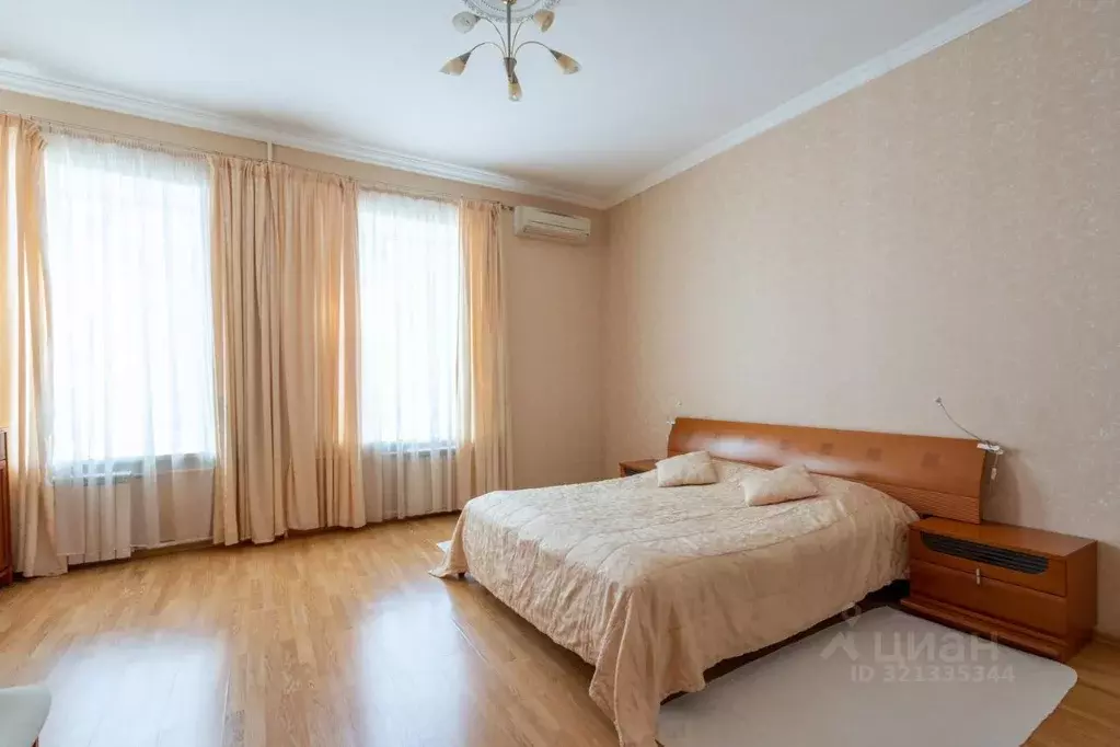2-к кв. Санкт-Петербург наб. Реки Мойки, 32 (90.0 м) - Фото 0