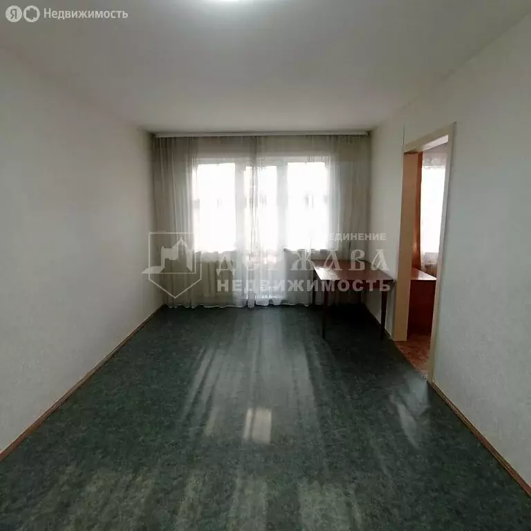 3-комнатная квартира: Ленинск-Кузнецкий, проспект Кирова, 102 (55 м) - Фото 0