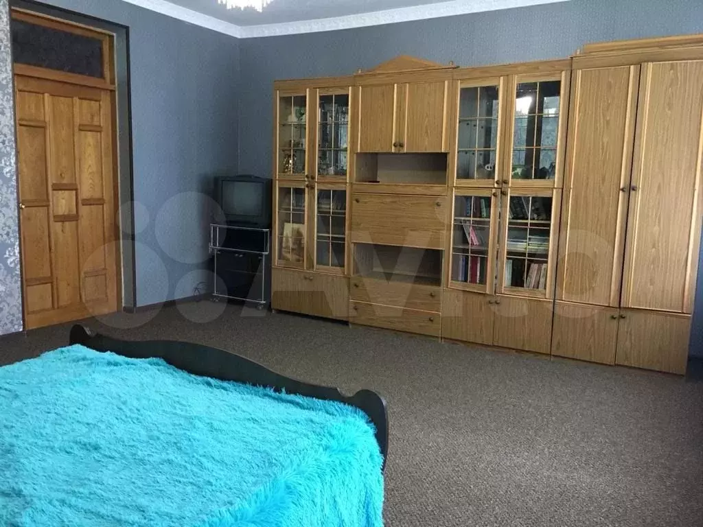 Комната 20 м в 3-к., 2/2 эт. - Фото 1