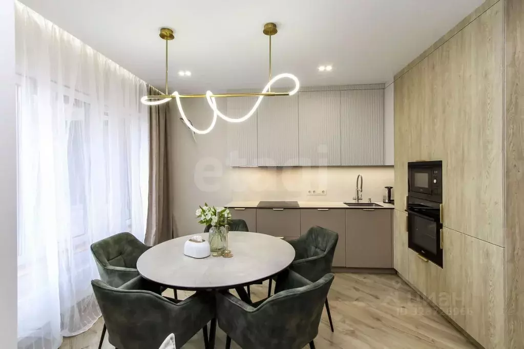 3-к кв. Тюменская область, Тюмень ул. Разведчика Кузнецова, 7 (91.8 м) - Фото 1