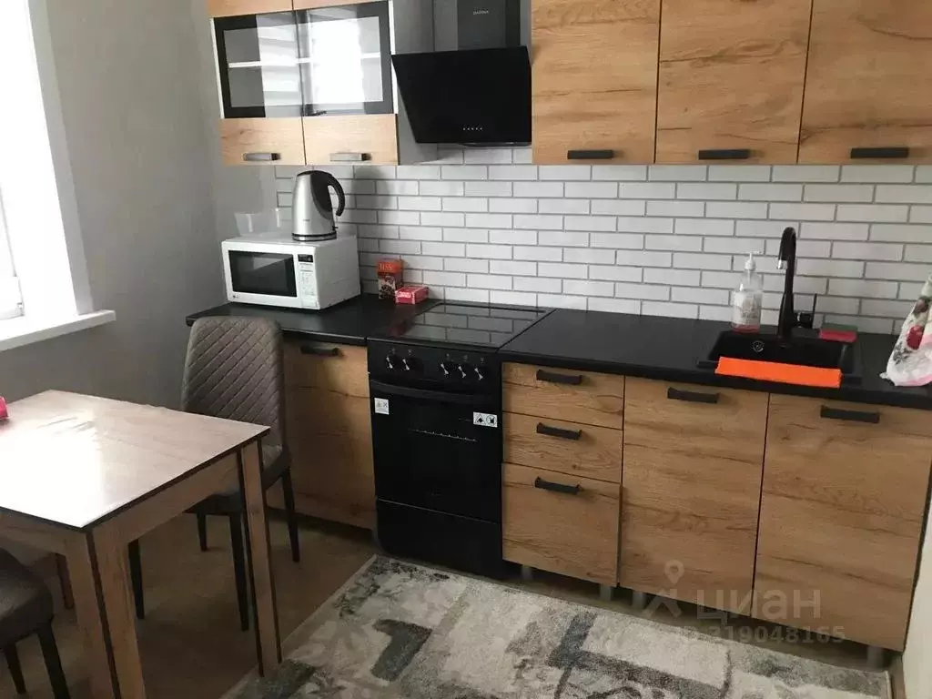 2-к кв. Сахалинская область, Южно-Сахалинск ул. Есенина, 46 (50.0 м) - Фото 0