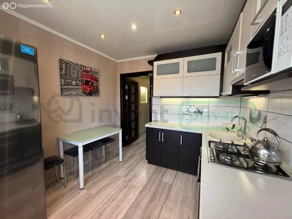 3-комнатная квартира: посёлок городского типа Янтарный, улица ... - Фото 1