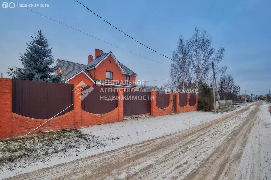 Дом в село Поляны, улица Революции, 116 (160 м) - Фото 1