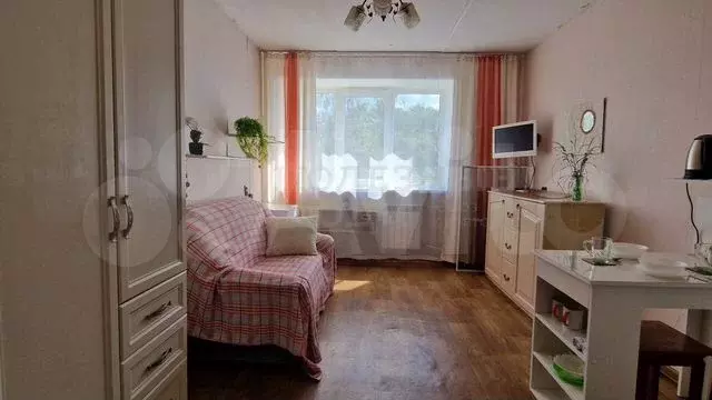 Комната 100 м в 9-к., 2/5 эт. - Фото 0