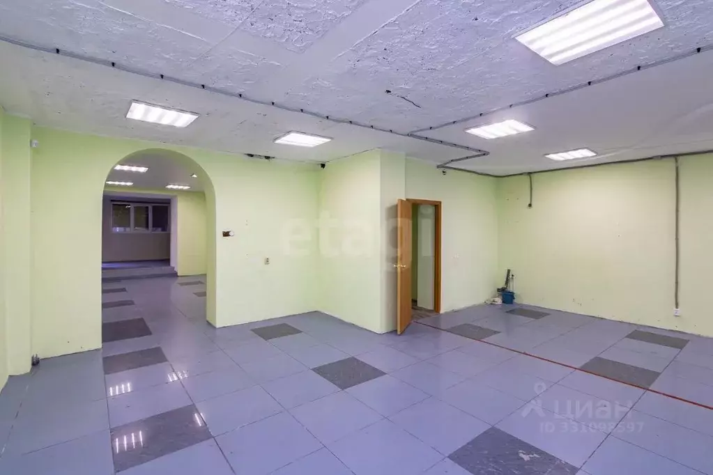 Помещение свободного назначения в Тюменская область, Тюмень ул. ... - Фото 1