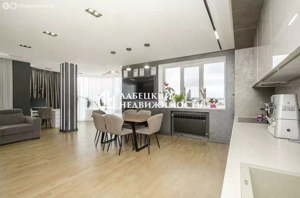 3-комнатная квартира: Энгельс, улица Свердлова, 13 (106 м) - Фото 1