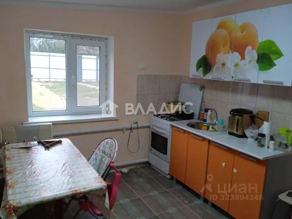 Дом в Калмыкия, Элиста ул. Имени П. Осипенко (90 м) - Фото 1