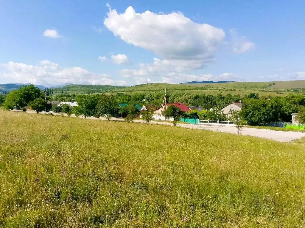 Участок в Крым, Белогорский район, Мичуринское с/пос, с. Лечебное ул. ... - Фото 1