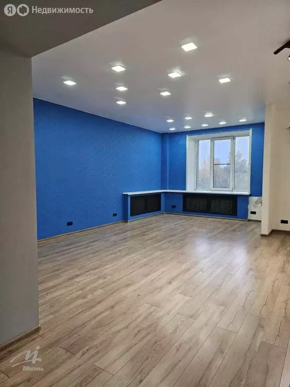 2-комнатная квартира: Барнаул, Промышленная улица, 4 (65.4 м) - Фото 0
