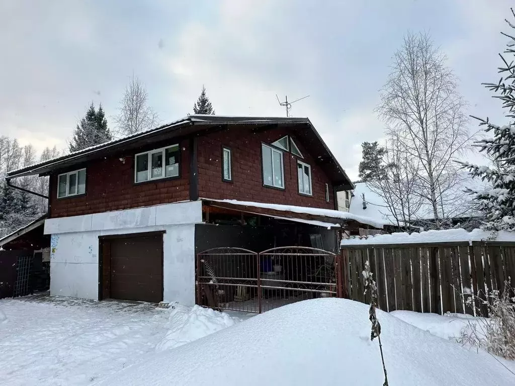 Дом в Санкт-Петербург, Санкт-Петербург, Петергоф ул. Воровского, 2 ... - Фото 1