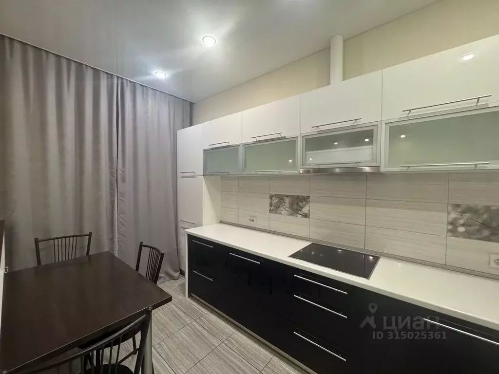 3-к кв. Омская область, Омск ул. Красный Путь, 105к2 (69.5 м) - Фото 1