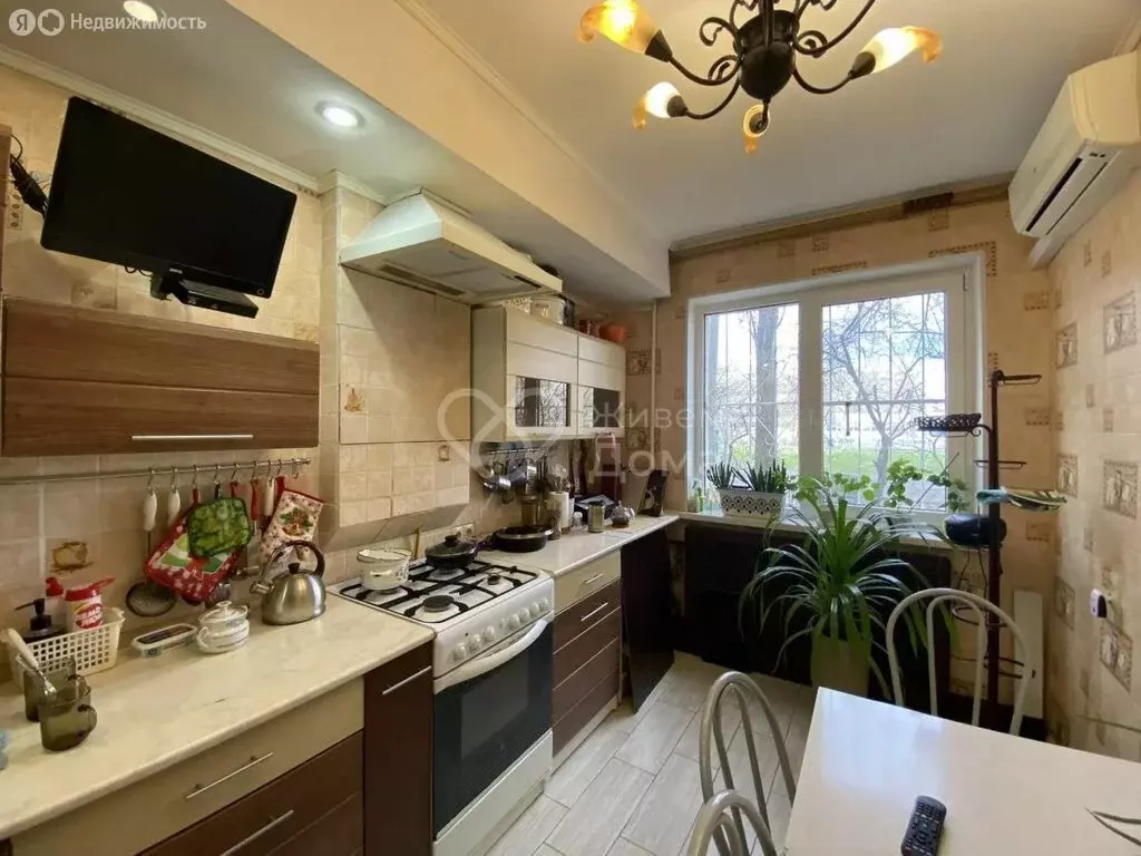 3-комнатная квартира: Волгоград, улица Репина, 17 (63.7 м) - Фото 1