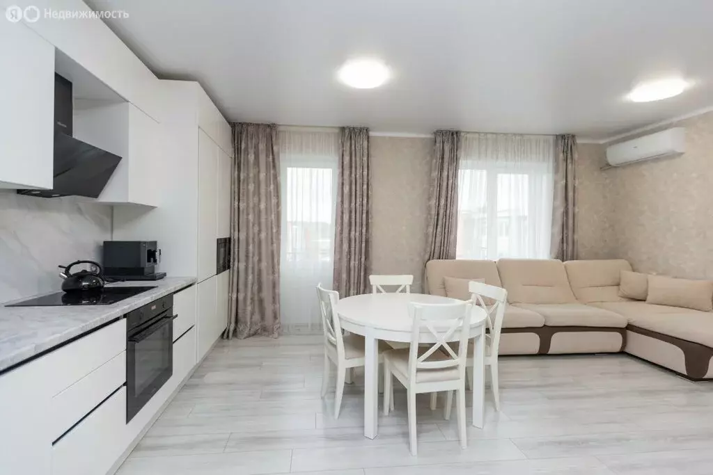 3-комнатная квартира: село Нежинка, Александровская улица, 14 (73 м) - Фото 2