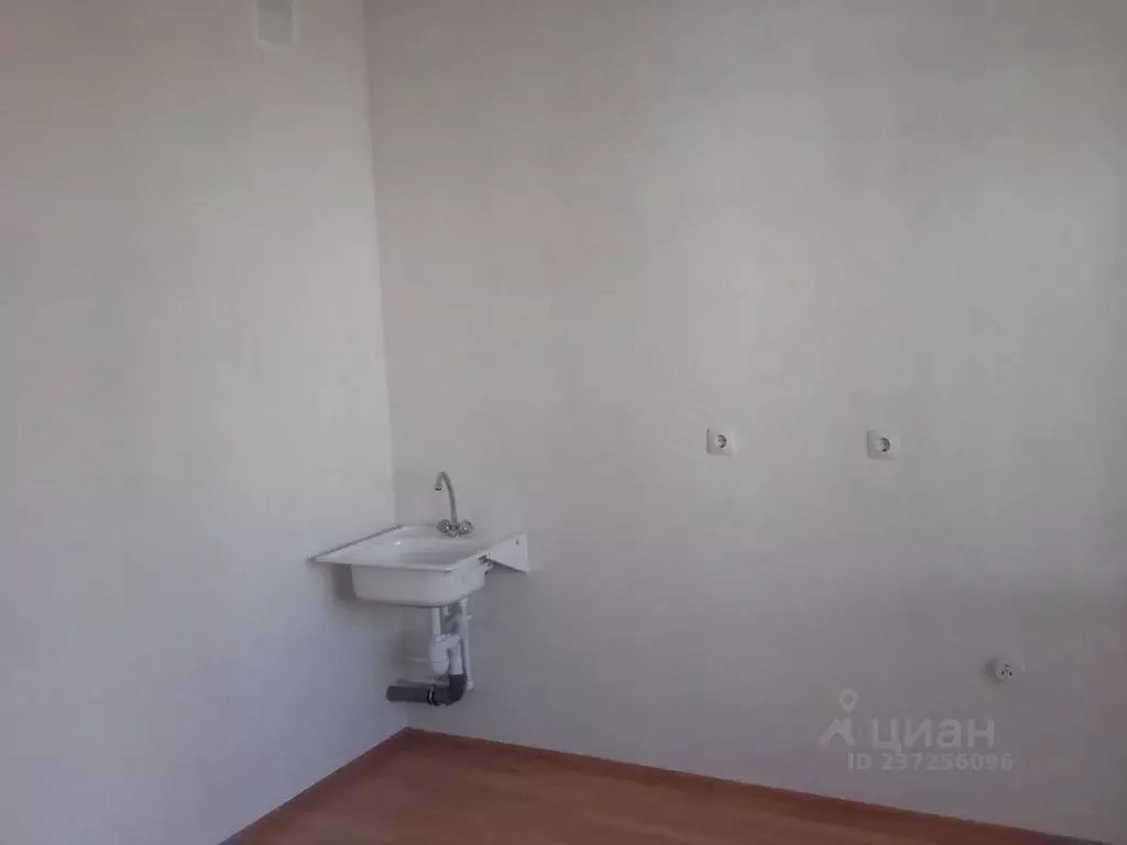 3-к кв. Свердловская область, Екатеринбург ул. Циолковского, 57 (82.0 ... - Фото 1