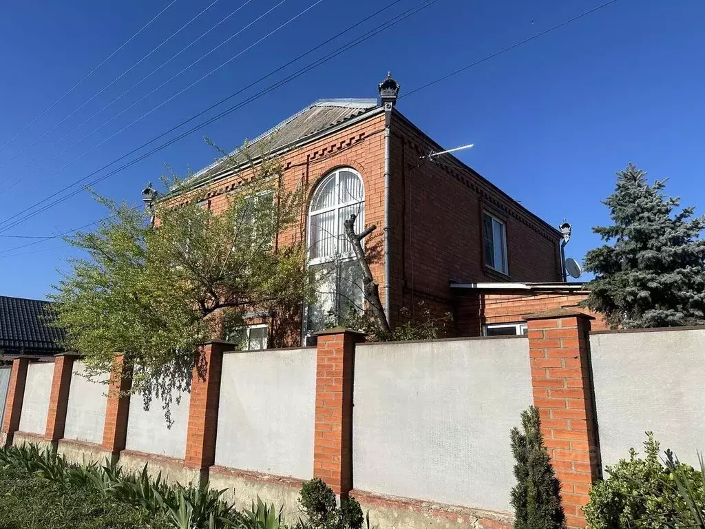 Дом в Краснодарский край, Динской район, Новотитаровская ст-ца ... - Фото 1