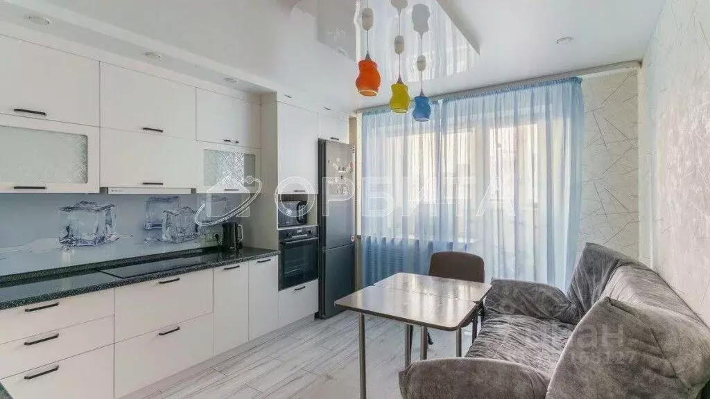 3-к кв. Тюменская область, Тюмень ул. Николая Семенова, 29к2 (90.2 м) - Фото 0