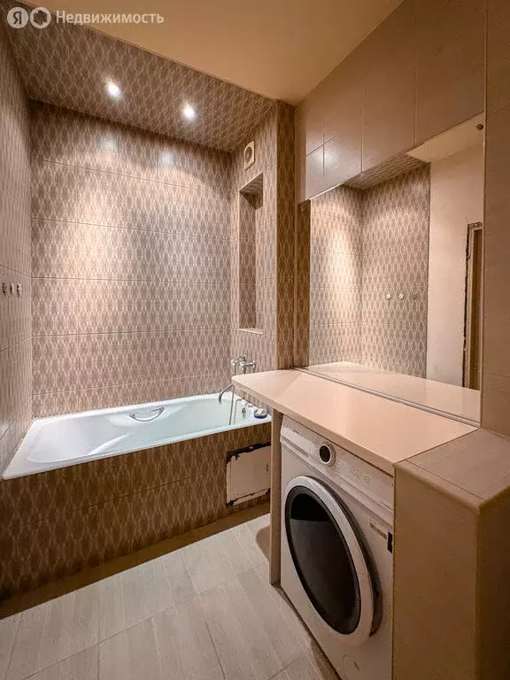 3-комнатная квартира: Челябинск, улица Горького, 36 (78.3 м) - Фото 0