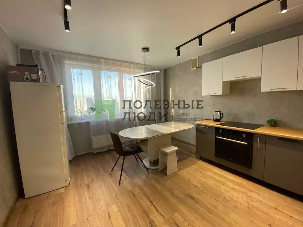 3-к кв. Башкортостан, Уфа ул. Воинов-Интернационалистов, 3 (55.0 м) - Фото 0