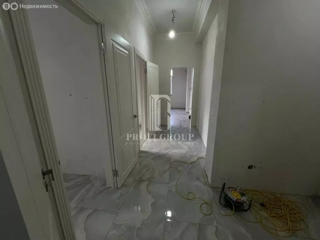 2-комнатная квартира: Махачкала, улица Магомедтагирова, 161А (68 м) - Фото 1