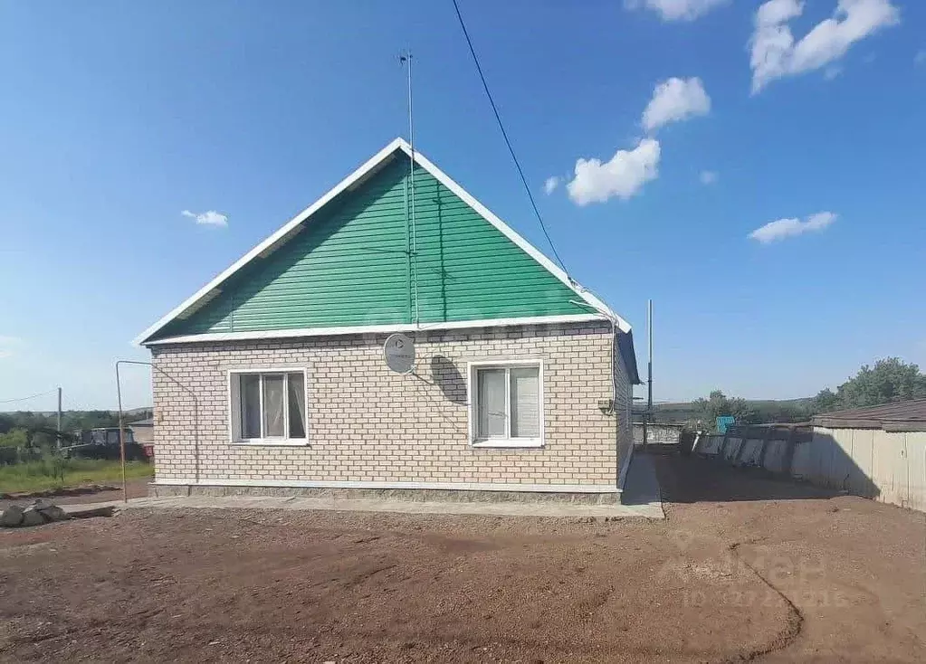 Дом в Оренбургская область, Переволоцкий район, Южноуральский ... - Фото 1