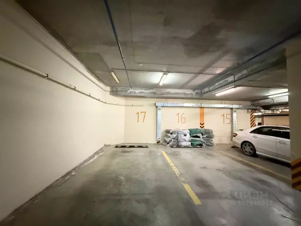 Гараж в Свердловская область, Екатеринбург ул. Шейнкмана, 121 (17 м) - Фото 1