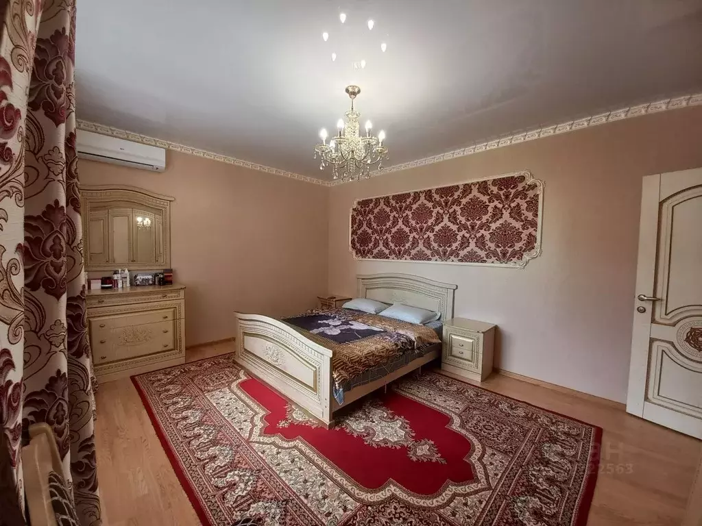 3-к кв. Астраханская область, Астрахань ул. Менжинского, 3 (106.1 м) - Фото 1