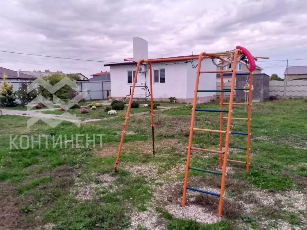 Дом в Крым, Сакский район, с. Молочное ул. Токарева, 1 (50 м) - Фото 2