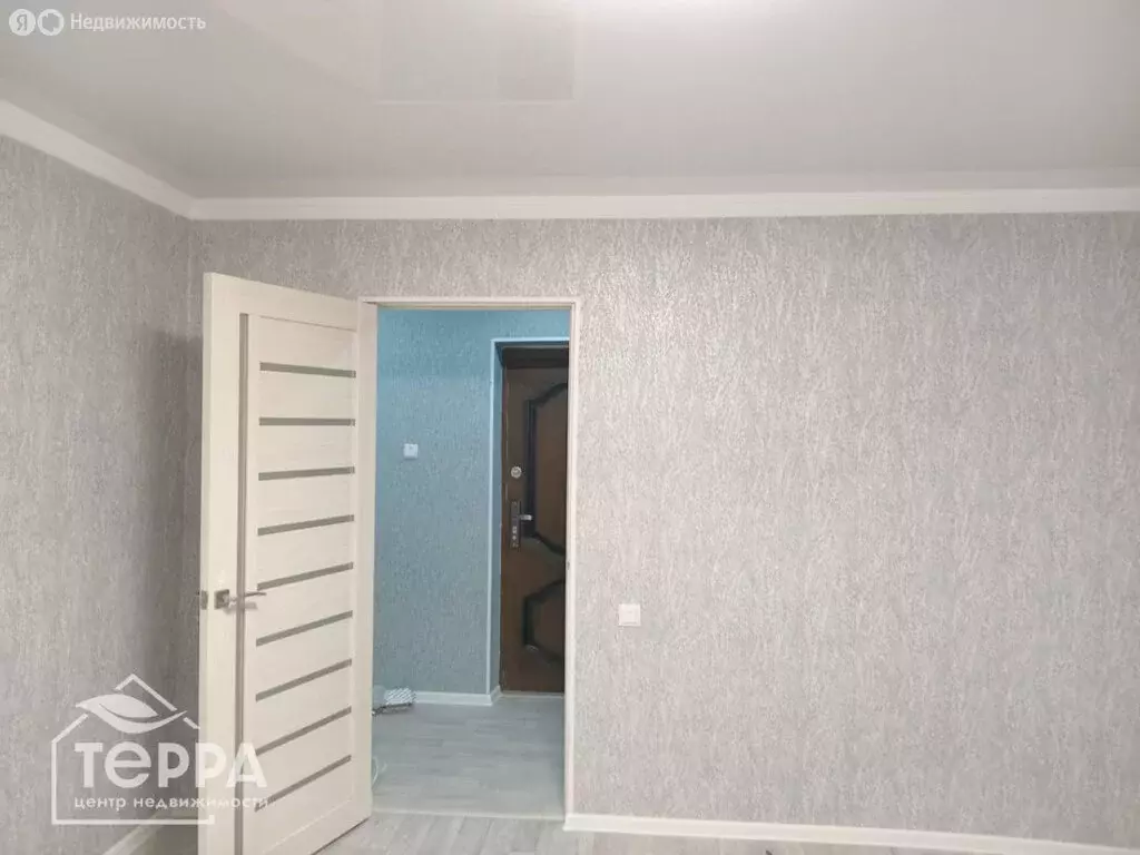 2-комнатная квартира: Стахановка, улица Ленина, 19 (48 м) - Фото 0