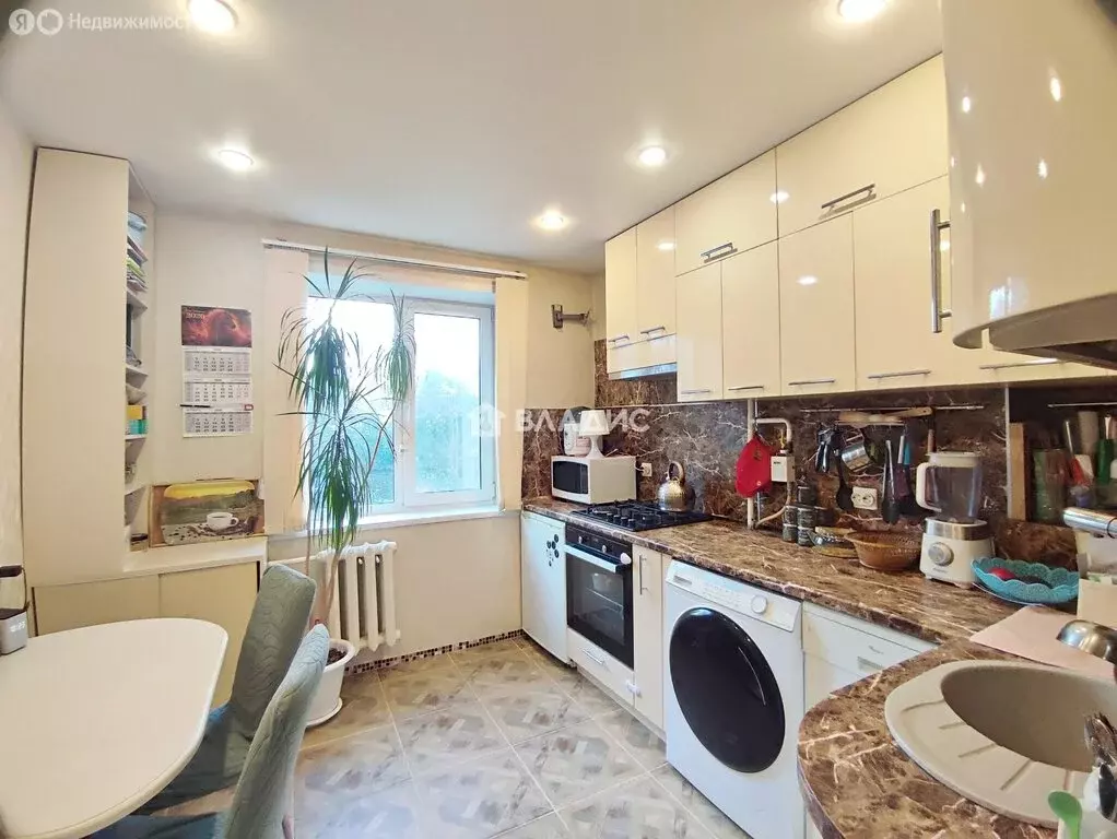 3-комнатная квартира: Пермь, улица Чехова, 22 (57.9 м) - Фото 1