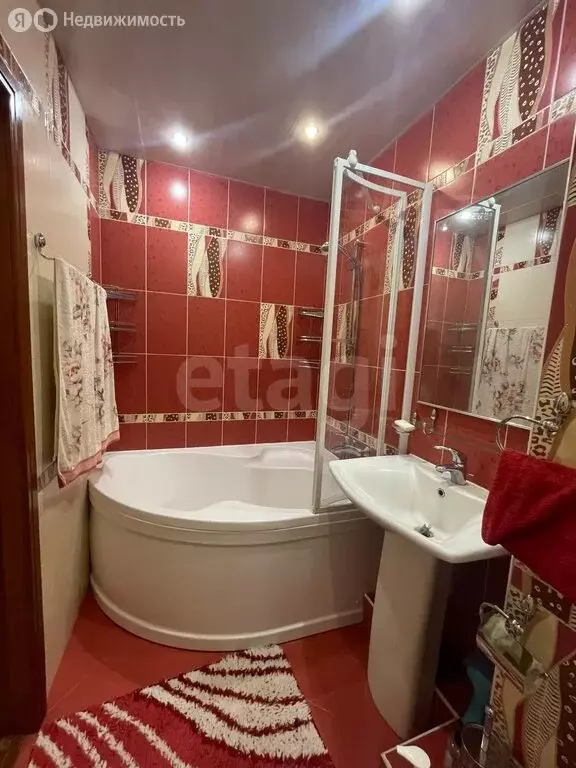 3-комнатная квартира: Саратов, улица имени Братьев Никитиных, 8 (64 м) - Фото 1