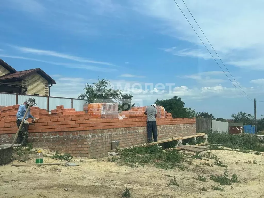 Дом в Калмыкия, Элиста ул. Автомобилистов (96 м) - Фото 1