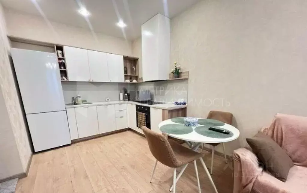 1-к кв. Тюменская область, Тюмень ул. Фармана Салманова, 3 (42.0 м) - Фото 1