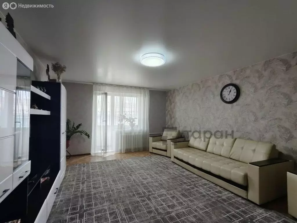 2-комнатная квартира: Челябинск, улица Стахановцев, 120А (66.4 м) - Фото 0